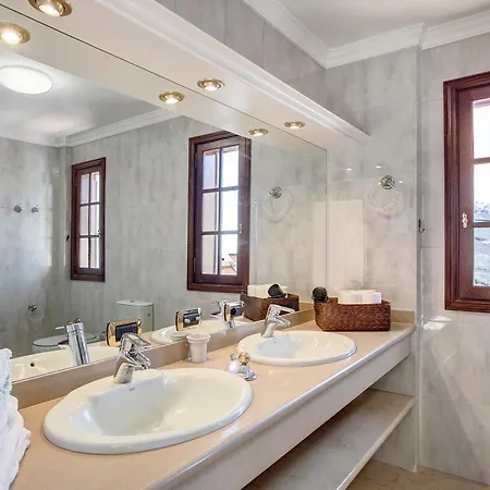 Celia Semesterbostad *